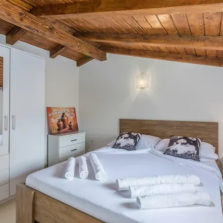 度假居 Ferienhaus Alejna 波雷奇